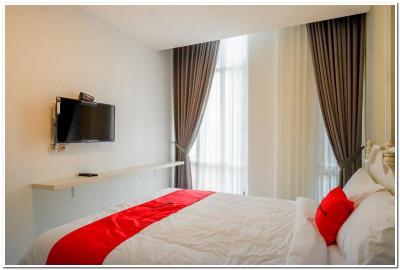Reddoorz Plus @ Madukoro Raya Semarang Eksteriør bilde