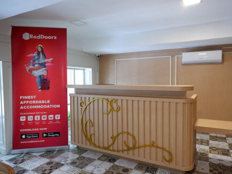 Reddoorz Plus @ Madukoro Raya Semarang Eksteriør bilde